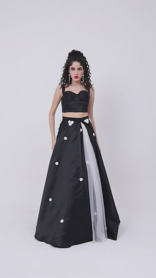 A Royal Drama - Timeless Elegance